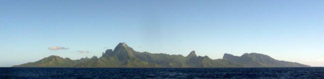 06 Aug 2010<br>View of the island of Moorea from Tahiti. <br> Yacht Lady K, between Tahiti and Tonga, South Pacific. by Google Translate