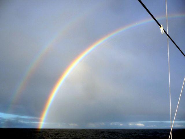 22 Aug 2010<br>I spend my 30 years in the Pacific! Mother Nature that I worship every morning gives me the most beautiful double rainbow in the sky that I have seen so far. Gift! <br> Sailboat Kamoka between Tonga and New Caledonia, South Pacific. by Google Translate