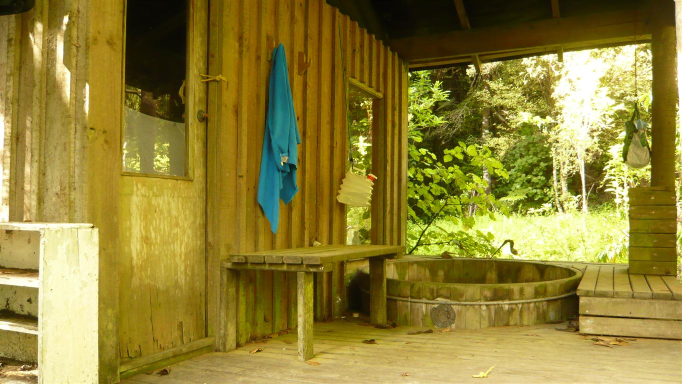 31 Jan 2012<br>Notre petite cabane de retraite, cachée dans la fôret.
Tara stone, Coromandel, Ile du Nord, Nouvelle-Zélande.