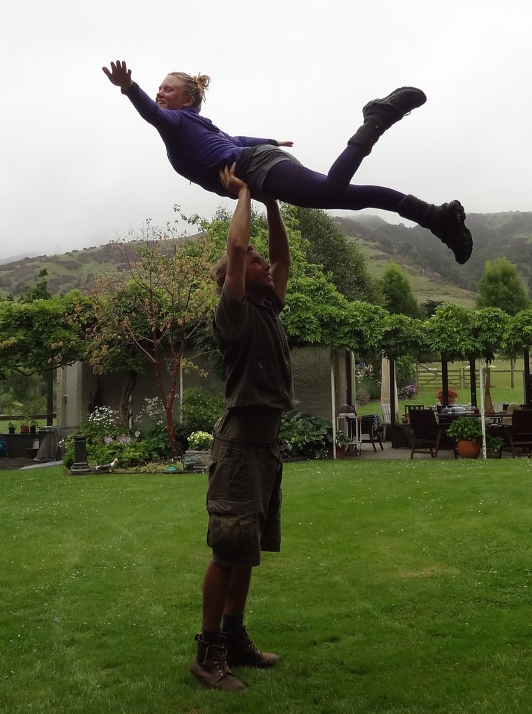26 Dec 2012<br>Nele est acrobate, Tobias apprend... vite.<br>Dunedin area, Ile du sud, Nouvelle Zélande. 