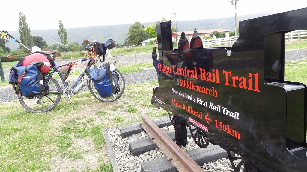 27 Dec 2012<br>Une ancienne voie ferrée sert de piste cyclable magnifique sur plusieurs jours.<br>Otago central Rail Trail area, Ile du sud, Nouvelle Zélande.