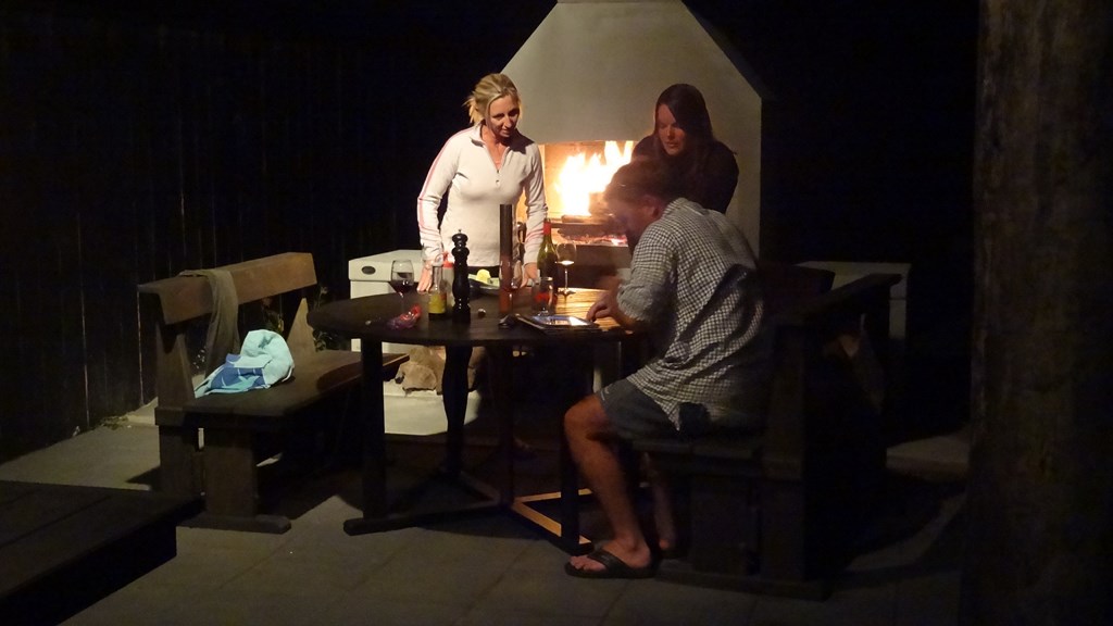 10 Feb 2013<br>Superbe soirée au coin du feu chez nos hôtes.<br>Hawera, Ile du Nord.