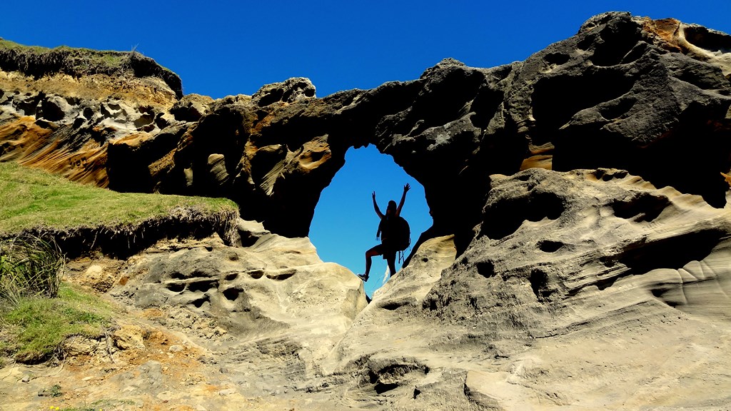 23 Feb 2013<br>Trou dans la roche.<br>Waiuku, Ile du Nord.