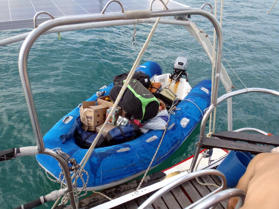 23 Apr 2013<br>Embarquement des affaires sur l'Odyssée.<br>Nouméa, Nouvelle-Calédonie.