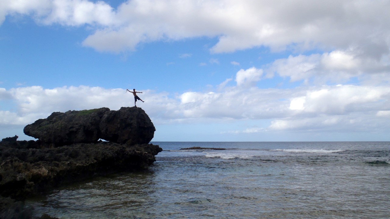 05 May 2013<br>Olivier en équilibre. En fait ces rochers font très mal au pied.<br>Île des Pins, Nouvelle-Calédonie.