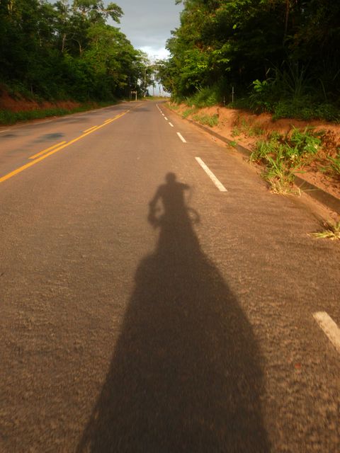 22 Jan 2009<br>Departures are early morning, where the shadows lengthen. <br> Mantana, Minas Gerais, Brazil by Google Translate