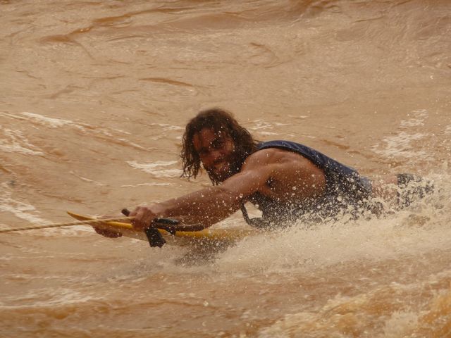 27 Jan 2009<br>The region of Minas Gerais is in flood. It gives great ideas for surfing a huge wave on the Rio Doce. I tell you not scared! <br> Governador Valadares, Minas Gerais, Brazil by Google Translate