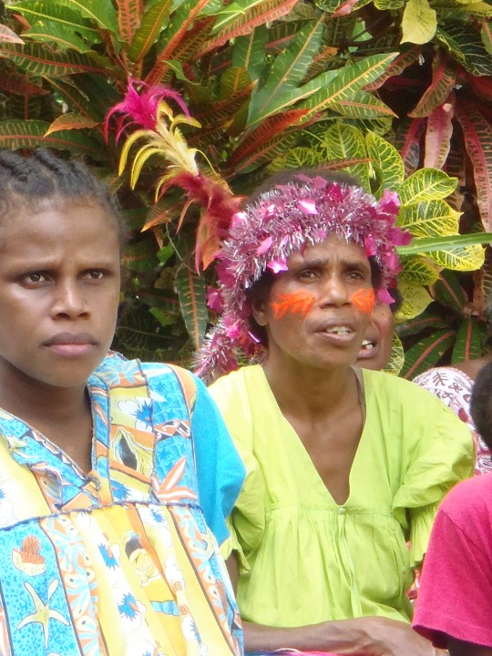 La mode est à la couleur.<br>Port Résolution, Ile de Tanna, Vanuatu.