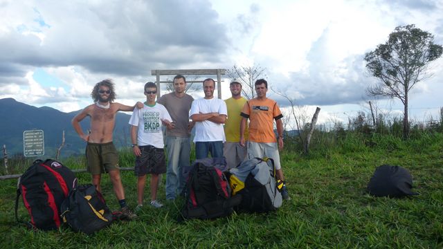 05 Feb 2009<br>The welcome by the team of drivers is excellent on this little site glider Caparao Alto. <br> Caparao Alto, Minas Gerais, Brazil by Google Translate