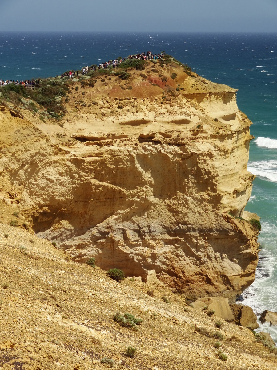 28 Dec 2013<br>Les touristes peuplent le paysage.<br>The Twelve Apostles, Great Ocean Road, VIC, Australie.