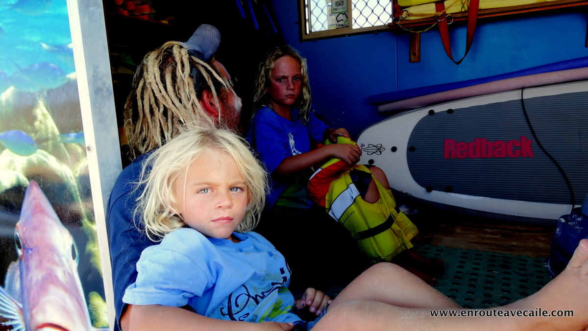 09 Apr 2014<br>L'ami Cory et ses enfants, une image de famille de surfeur australien<br>Coral Bay, Western Australia.