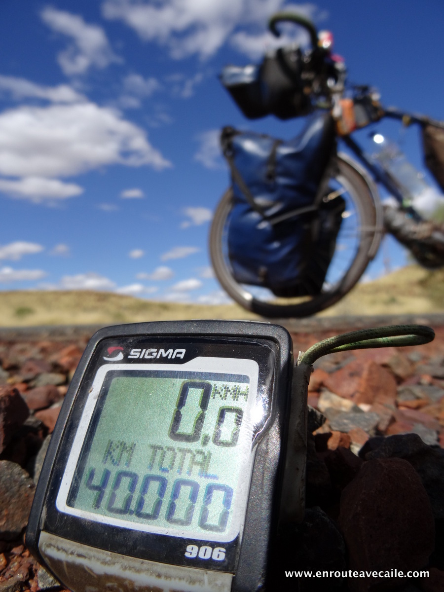 28 Apr 2014<br>40.000kms. Pile. Longueur de l'équateur.<br>Karijini NP area, Western Australia.