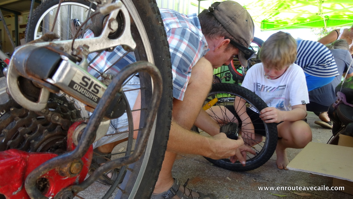 10 May 2014<br>Atelier communautaire de réparation de vélo "Broome Bicycle Recycle" .<br>Broome area, Western Australia.