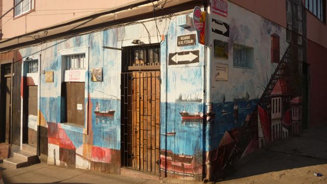 10 Jun 2009<br>Mural of beautiful art of Valparaiso. Its historic center was declared a Cultural Heritage of Humanity by UNESCO in 2003. <br> Valparaiso, Chile