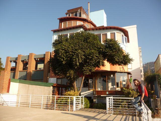 10 Jun 2009<br>The house of poet Pablo Neruda. He gave his name to my old high school. Travel is also navigate her past. <br> Valparaiso, Chile