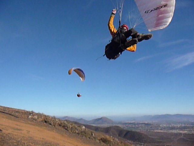 30 Jun 2009<br>Flight on the heights of La Serena, an extraordinarily pleasant soaring deesus a landfill extended to infinity by the wind. <br> La Serena, Chile