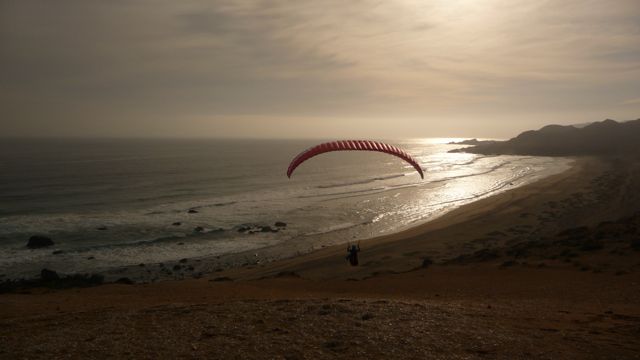 03 Jul 2009<br>Nadège first flight to South America over a large coastal dune. Dame emotion is present. <br> La Serena, Chile