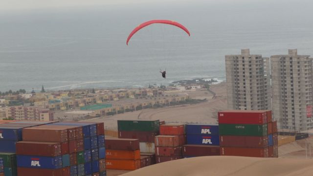 19 Jul 2009<br>Flypark in Iquique, final approach over the containers. <br> Iquique, Chile