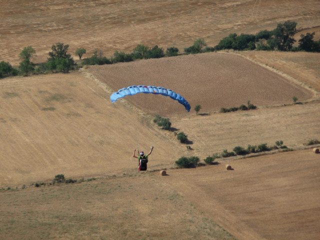 07 Aug 2008<br>A lil young Saint Hilaire l.air starts with its veil of mini parachute. 80kmh at ground level. free skiing. short of great art!