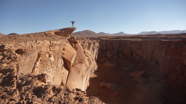 15 Aug 2009<br>geology in action with this great caldera deep 50 to 100m literally tearing the landscape around regularly. <br> Laguna Colorada, South Lipez, Bolivia by Google Translate