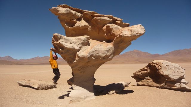 20 Aug 2009<br>Strange formation with the wind in the desert. <br> South Lipez, Bolivia by Google Translate