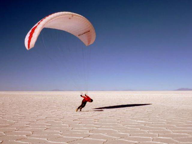 09 Sep 2009<br>Paragliding on the largest salt lake in the monde.Salar de Uyuni, Bolivia