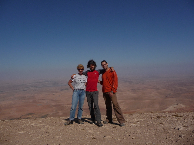 Aguergour, South Marrakech, paragliding site, take-off. <br> From left to right: Lisa (host Latifa), Olivier (my face), Nouredine (friend Samir).