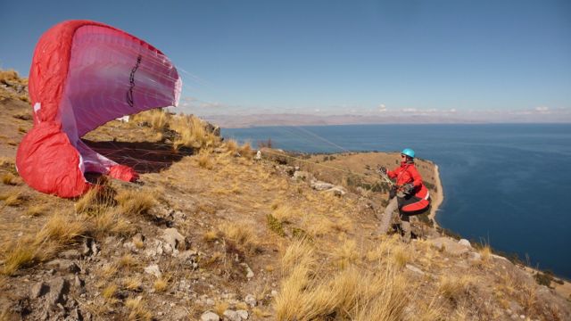 04 Oct 2009<br>Nadège attempted takeoff on the shores of Lake Titicaca. Mostly clear in the empêcheront.Copacabana, Bolivia