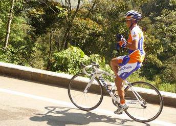 04 Jan 2010<br>I will go with Mauricio, the cyclist and his team over a few tens of kilometers. He teach me that it is part of the national team of the Netherlands. Medellin, Colombia