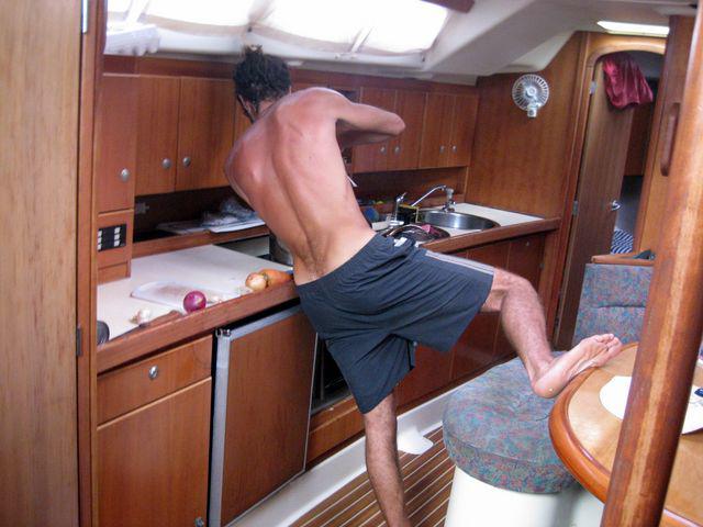 28 Apr 2010<br>The kitchen is a sports field in itself when the boat starts to heel and shake. It takes as its support peut.Voilier Tago Mago, Pacific Crossing between Galapagos and the Marquesas