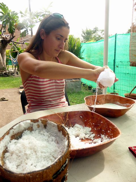 12 Jun 2010<br>Helen makes us his own coconut milk by pressing the grated coconut picked in the garden for a premium qualité.Tahiti raw fish, French Polynesia