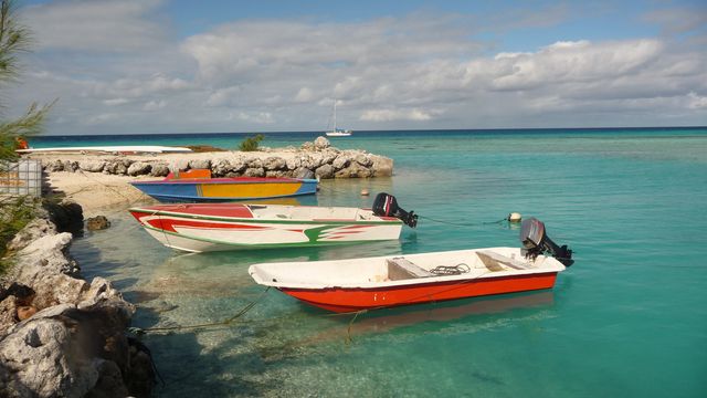 14 Jul 2010<br>Fishing boats polynésiens.Makemo, Tuamotu Archipelago.