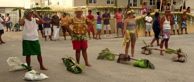 14 Jul 2010<br>Race borne fruit. Marvel at the differences in stature. Nadège finish second! Makemo, Tuamotu Archipelago.